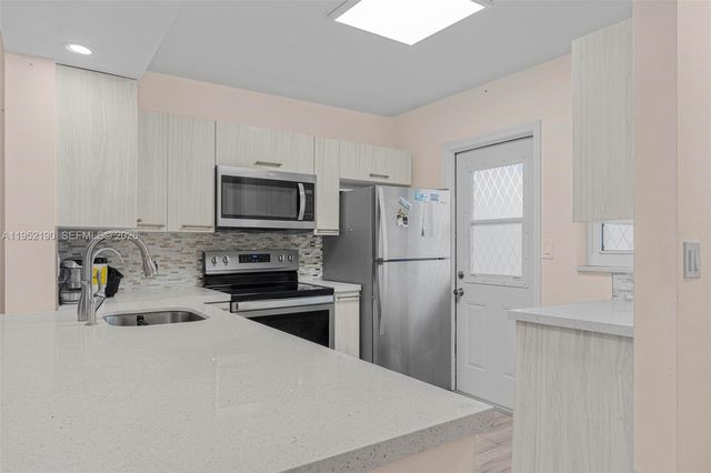 609 NE 14th Ave 603, Hallandale Beach, FL 33009