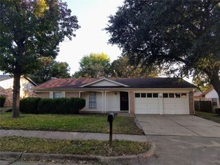 2104 Green Apple Lane, Arlington, TX 76014