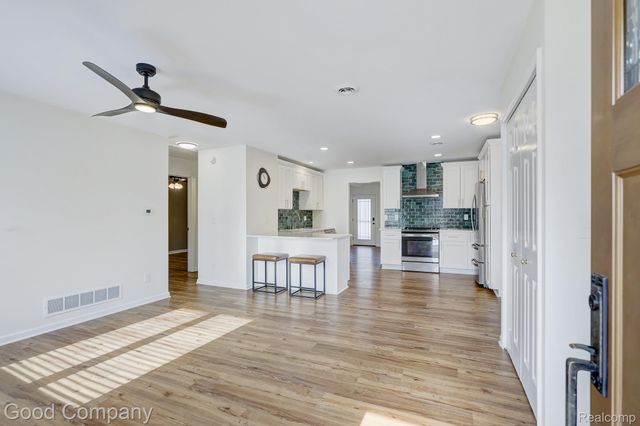 3220 Warick Road, Royal Oak, MI 48073