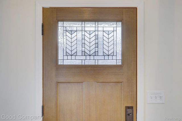 3220 Warick Road, Royal Oak, MI 48073