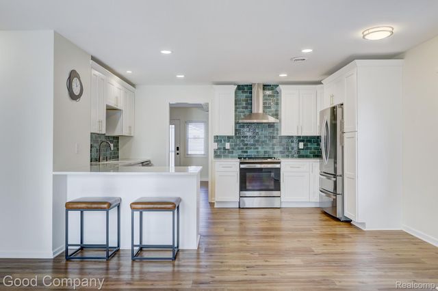 3220 Warick Road, Royal Oak, MI 48073