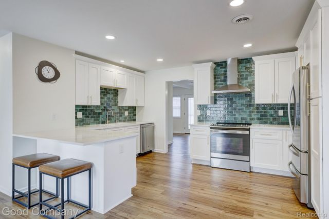 3220 Warick Road, Royal Oak, MI 48073