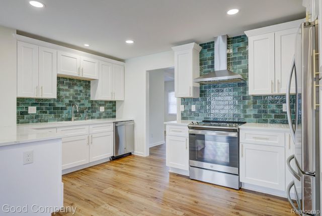 3220 Warick Road, Royal Oak, MI 48073