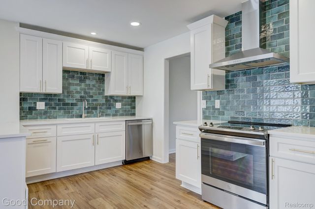 3220 Warick Road, Royal Oak, MI 48073