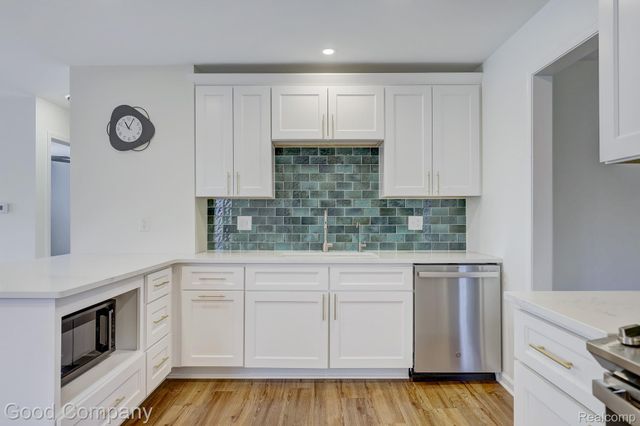 3220 Warick Road, Royal Oak, MI 48073