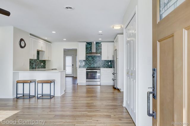 3220 Warick Road, Royal Oak, MI 48073