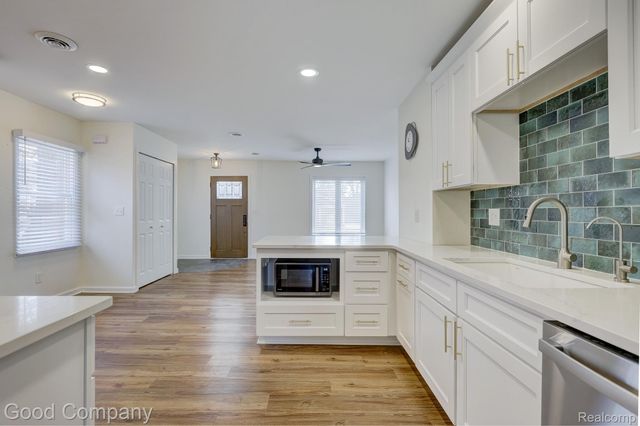 3220 Warick Road, Royal Oak, MI 48073