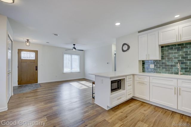 3220 Warick Road, Royal Oak, MI 48073