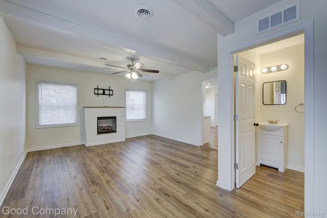 3220 Warick Road, Royal Oak, MI 48073