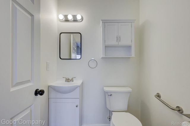 3220 Warick Road, Royal Oak, MI 48073