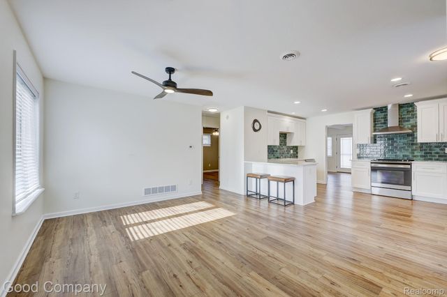 3220 Warick Road, Royal Oak, MI 48073