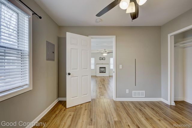 3220 Warick Road, Royal Oak, MI 48073