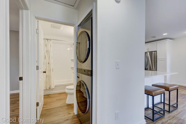 3220 Warick Road, Royal Oak, MI 48073