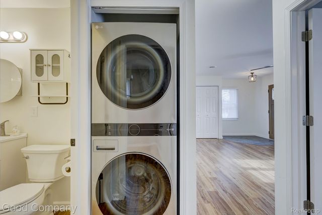 3220 Warick Road, Royal Oak, MI 48073