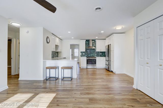 3220 Warick Road, Royal Oak, MI 48073