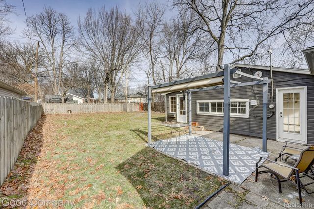 3220 Warick Road, Royal Oak, MI 48073