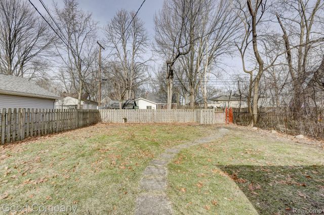 3220 Warick Road, Royal Oak, MI 48073