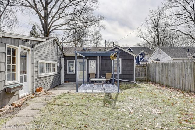 3220 Warick Road, Royal Oak, MI 48073