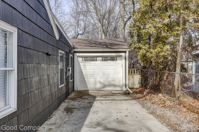 3220 Warick Road, Royal Oak, MI 48073