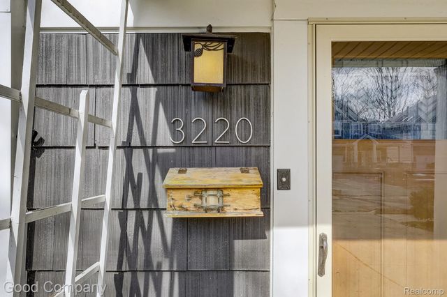 3220 Warick Road, Royal Oak, MI 48073