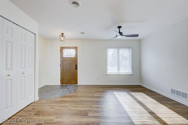 3220 Warick Road, Royal Oak, MI 48073