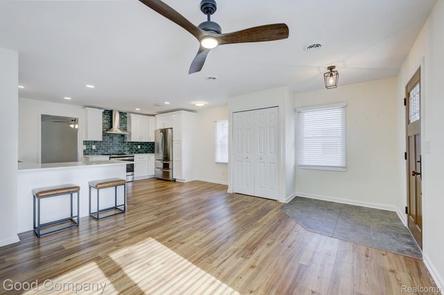 3220 Warick Road, Royal Oak, MI 48073