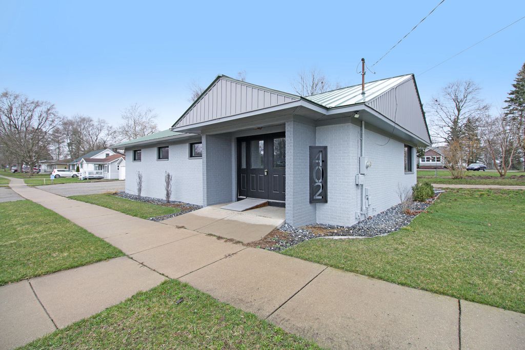 402 Thornton Street, Middleville Vlg, MI 49333