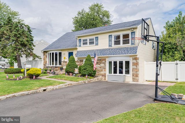 1047 CORONET RD, Warminster, PA 18974
