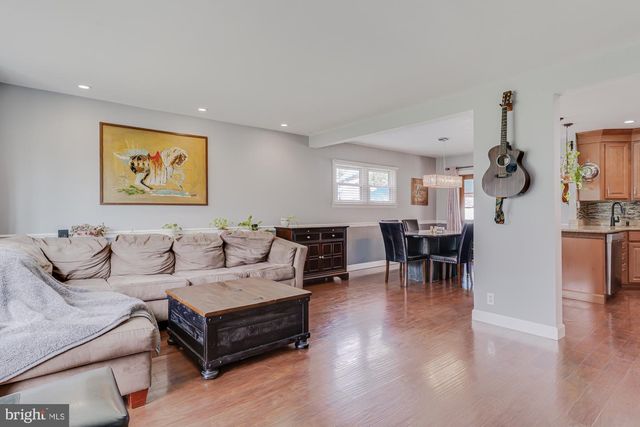 1047 CORONET RD, Warminster, PA 18974