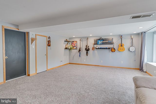 1047 CORONET RD, Warminster, PA 18974
