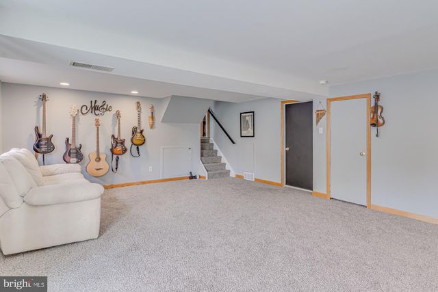1047 CORONET RD, Warminster, PA 18974
