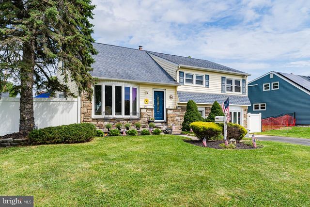 1047 CORONET RD, Warminster, PA 18974