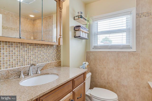 1047 CORONET RD, Warminster, PA 18974