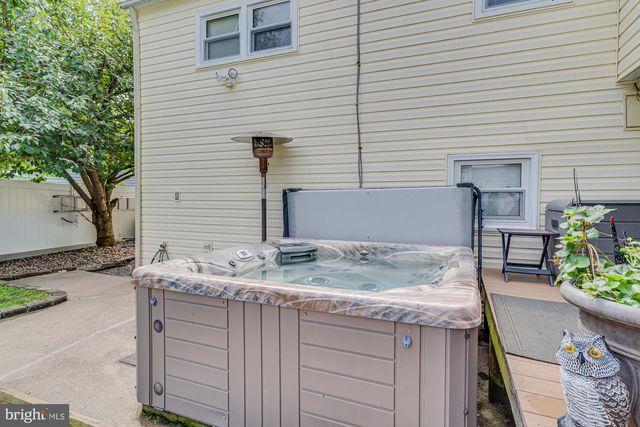1047 CORONET RD, Warminster, PA 18974