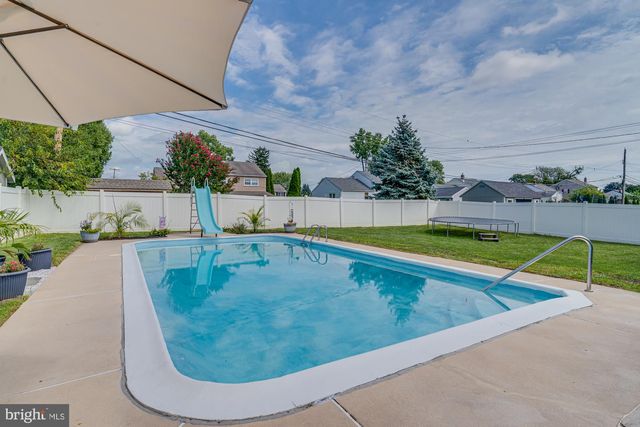 1047 CORONET RD, Warminster, PA 18974