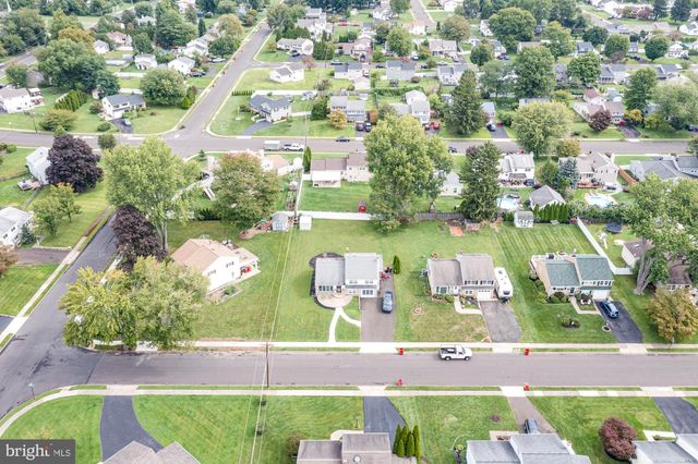 1047 CORONET RD, Warminster, PA 18974