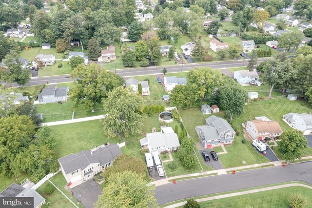 1047 CORONET RD, Warminster, PA 18974