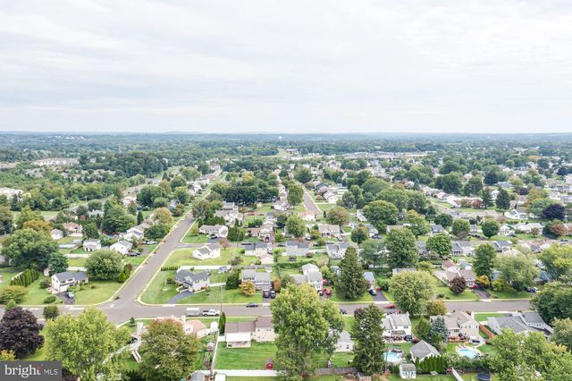 1047 CORONET RD, Warminster, PA 18974