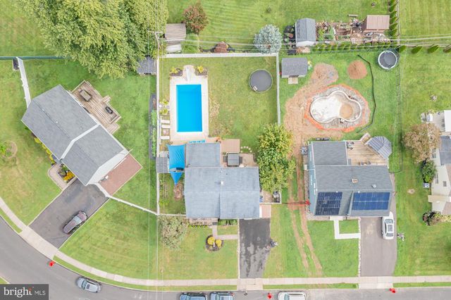 1047 CORONET RD, Warminster, PA 18974