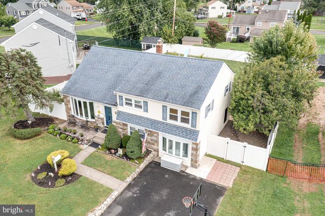 1047 CORONET RD, Warminster, PA 18974