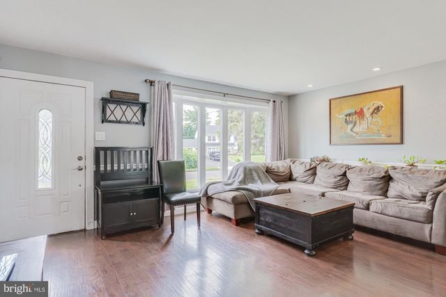 1047 CORONET RD, Warminster, PA 18974