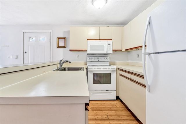 35 Ashumet Rd 12A, Mashpee, MA 02649