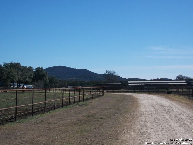 11217 FM 470, Tarpley, TX 78883