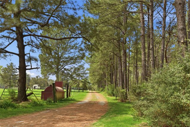 872 Four Notch Road, Huntsville, TX 77340