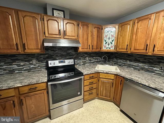 605 UNION MILL RD, Mount Laurel, NJ 08054