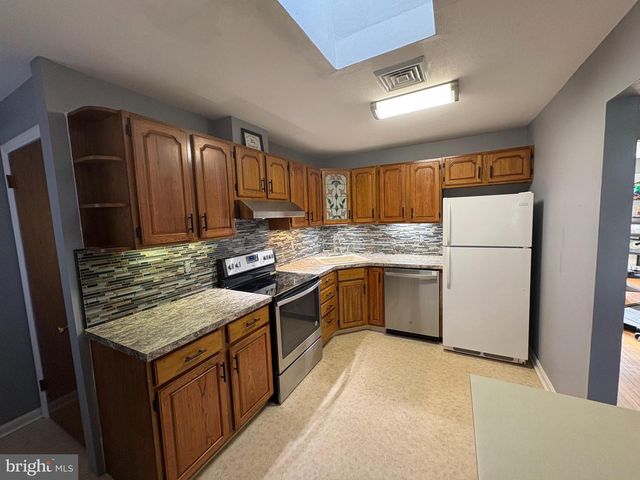 605 UNION MILL RD, Mount Laurel, NJ 08054