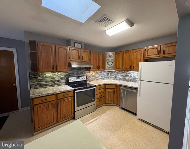 605 UNION MILL RD, Mount Laurel, NJ 08054
