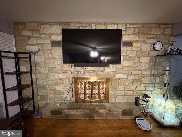 605 UNION MILL RD, Mount Laurel, NJ 08054