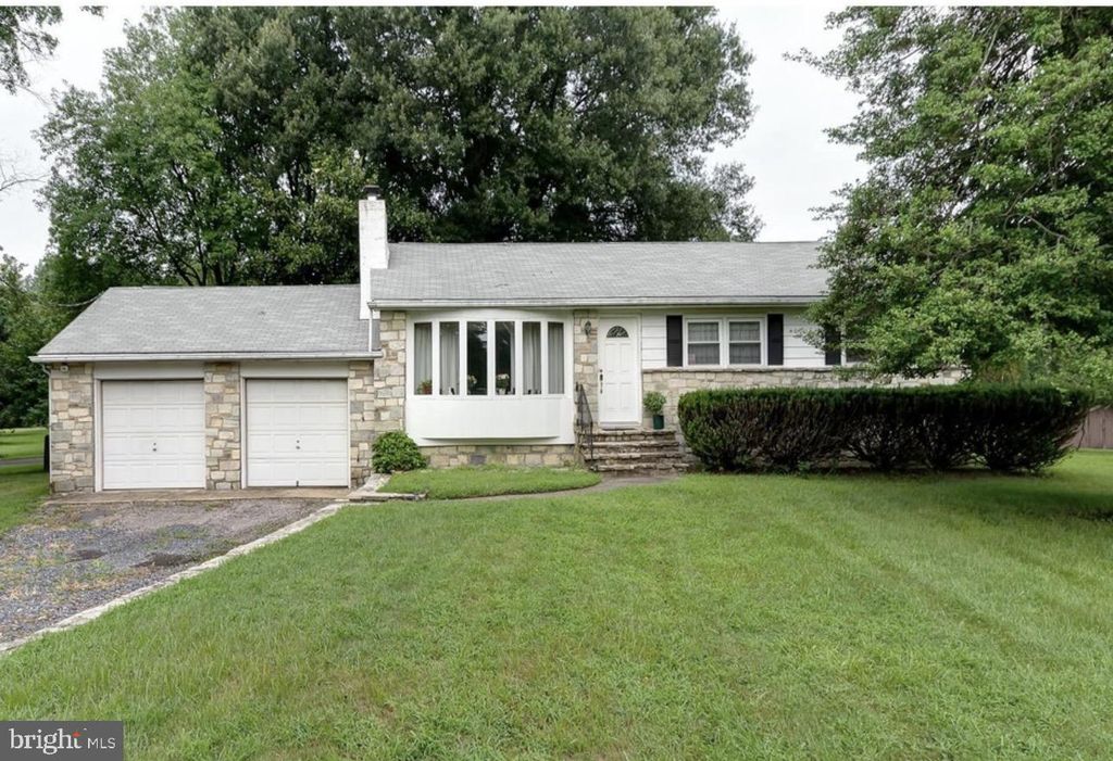 605 UNION MILL RD, Mount Laurel, NJ 08054