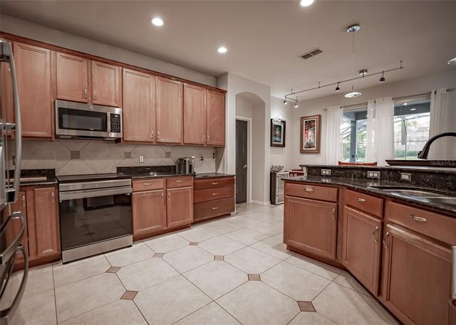 527 SAND WEDGE LOOP, Apopka, FL 32712